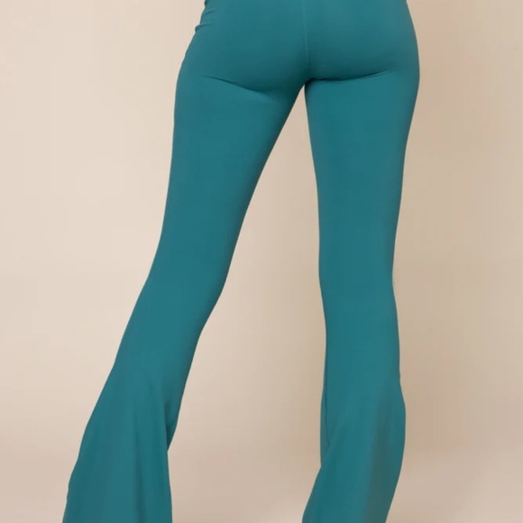 Crisscross Hourglass® Flared Leggings with Pockets - Emerald - Medium TALL 34" - Picture 3 of 10